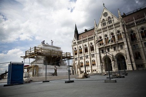 parlament(960x640).jpg (Array)