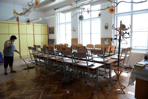 takarítónő (Array)