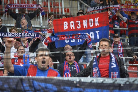 videoton-szurkolók (Array)