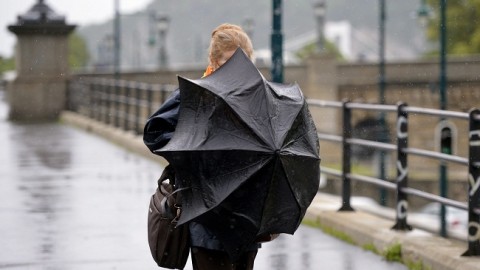 vihar budapesten (Array)