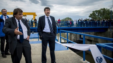 Áder a Siónál (Array)