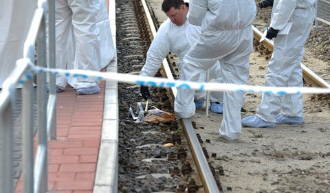 Bűnügyi helyszínelők, halálra vert férfi, villamos megálló (Array)