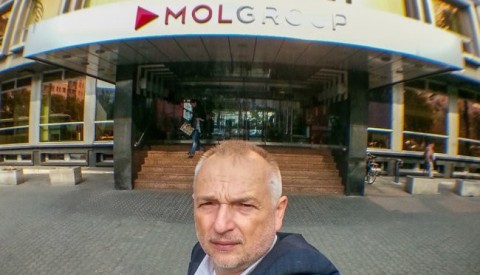 Hernádi Zsolt szelfije (Array)