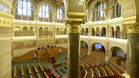 Orszaghaz-ulesterem(210x140).jpg (Array)