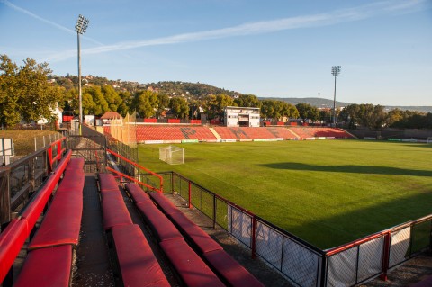 Pécsi stadion (Array)