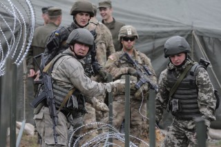 Ukrán és amerikai katonák (Array)