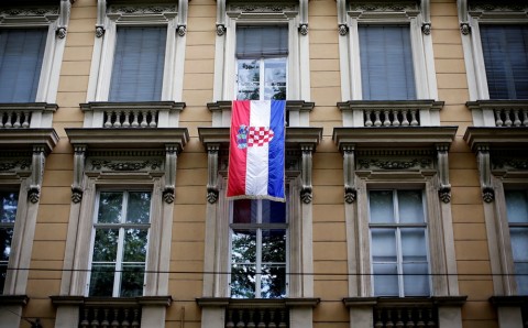 horvat-zaszlos-epulet(210x140).jpg (Array)