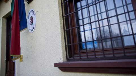 izsáki rendőrörs (Array)