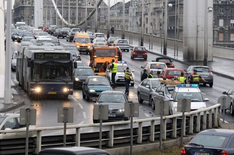 karambol erzsébet híd (Array)
