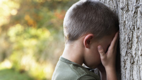 kisfiú, gyermek szomorú (Array)