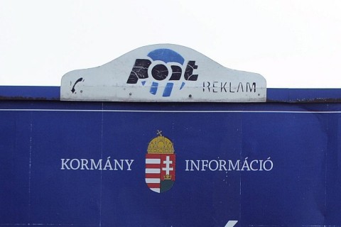 kormány információ (Array)