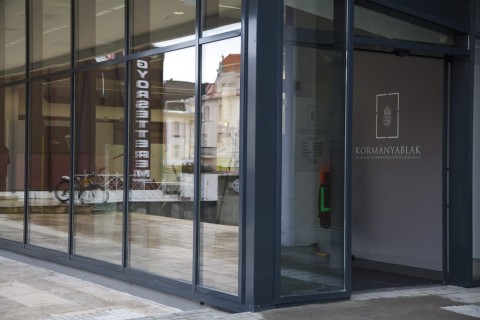 kormányablak (Array)