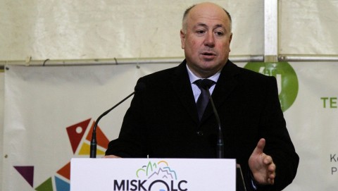 kriza-akos(650x433).jpg (Array)