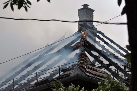 leégett tető (Array)