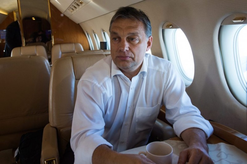 orbán utazik (Array)