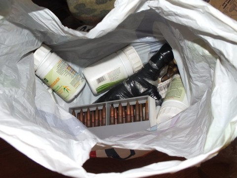 robbanóanyag a kocsiban (Array)