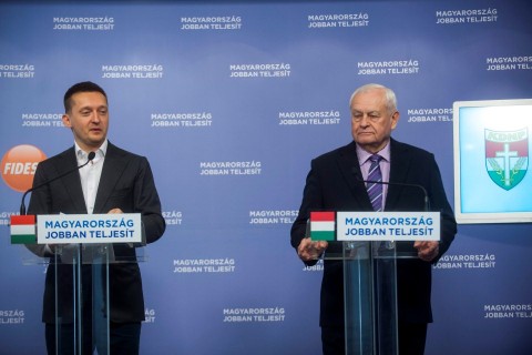 rogán antal, harrach péter (Array)