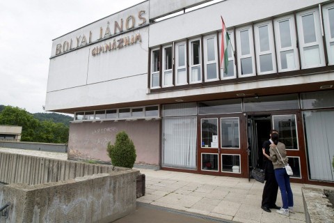 salgótarjáni gimnázium (Array)