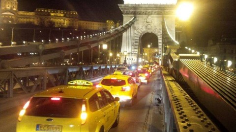 taxistüntetés (Array)