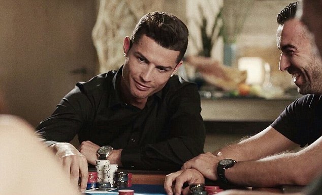 Cristiano Ronaldo pókerezik (Array)