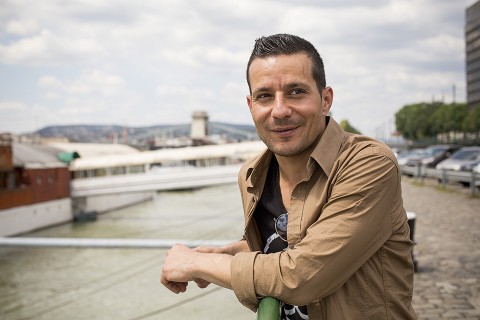 Elhagytam az országot és egyre jobban voltam (Array)