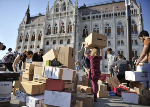 Felsooktatasos-tuntetes(650x433).jpg (Array)