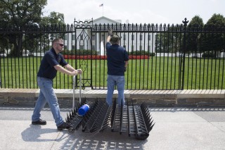 Kerítés a Fehér Ház körül (Array)