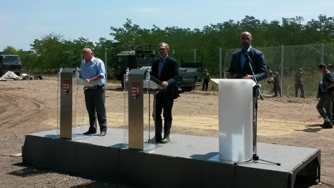 Kerítésmegtekintés (Array)