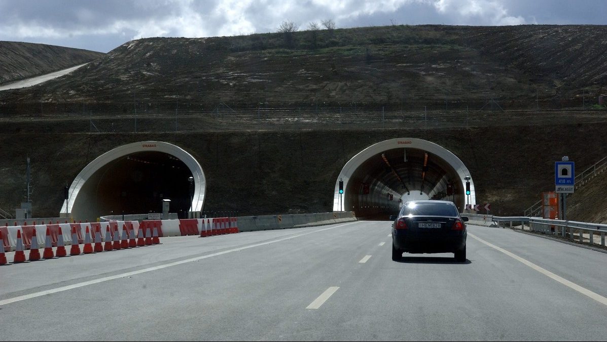 M6-os alagút (Array)