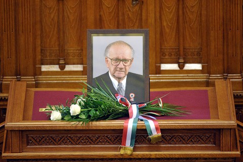 Szabad György (Array)