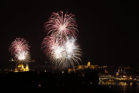 Tűzijáték (Array)