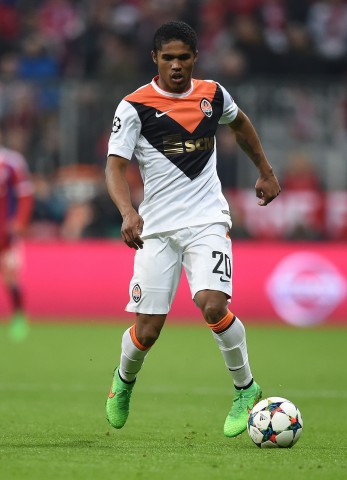 douglas costa (Array)