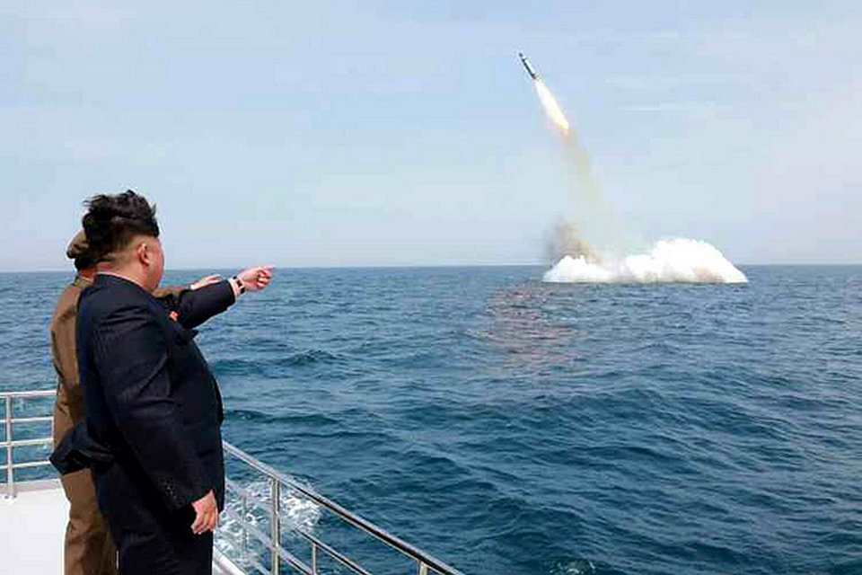 észak-koreai rakéta (Array)