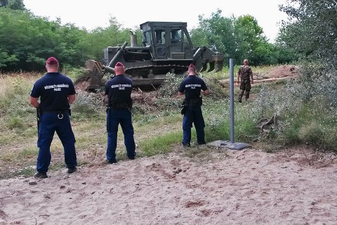 határ kerítés (Array)