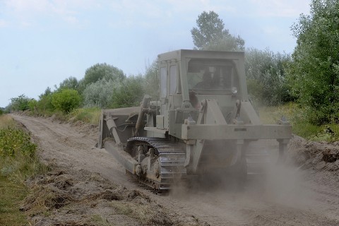 határzár, buldózer, Ásotthalom (Array)