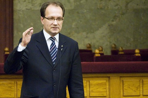 hoppál péter (Array)