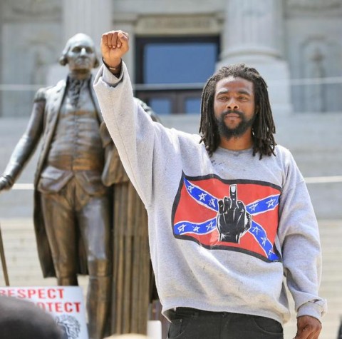 ku klux klan ellenes tüntető (Array)