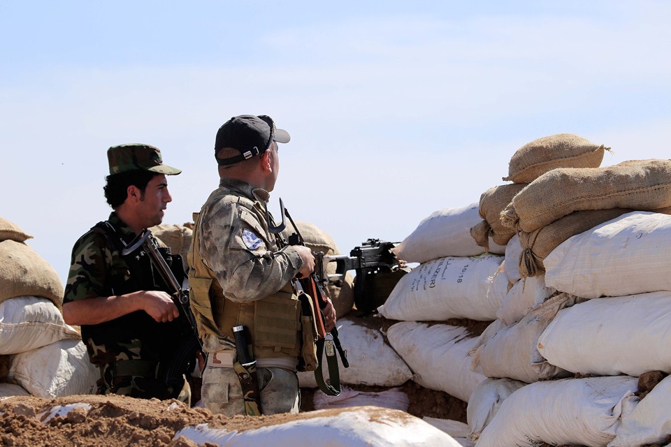 kurdisztáni harcosok (Array)
