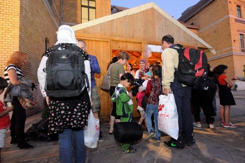 menekültsegítők szegeden (Array)