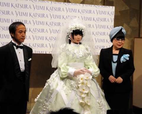 robotesküvő (Array)