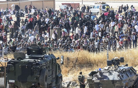 szíriai menekültek (Array)