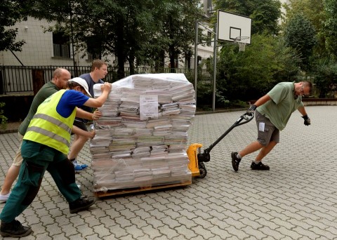 tankönyvbehordás (Array)