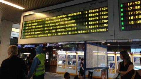 vihar déli pályaudvar (Array)