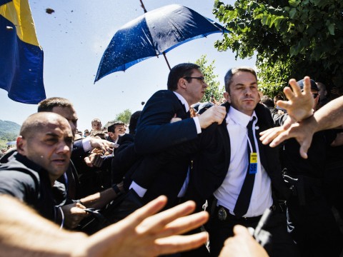 vucic megtámadása (Array)