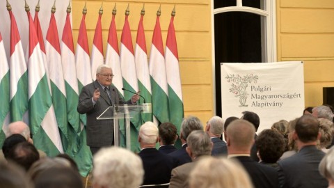 Boross-Peter(960x640).jpg (Array)