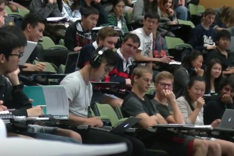 Egyetemi előadás - kandi kamera (Array)