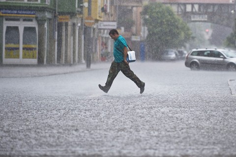 Felhőszakadás (Array)