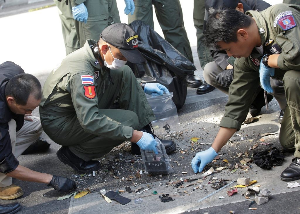 Robbantás Bangkokban (Array)
