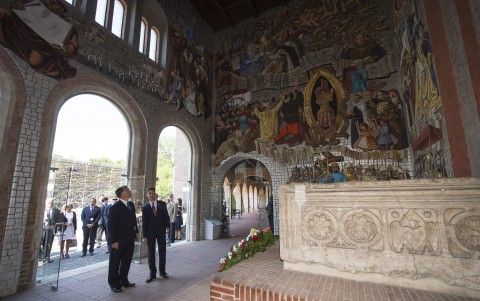 Szent István szarkofágja (Array)