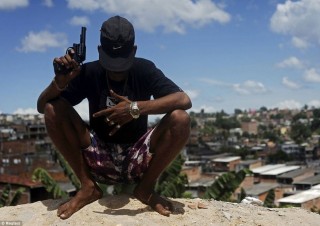favela (Array)